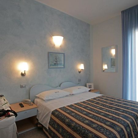 Hotel Villa Irma Rimini Bagian luar foto