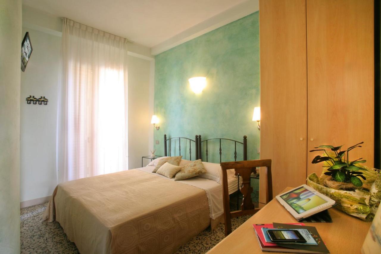 Hotel Villa Irma Rimini Bagian luar foto