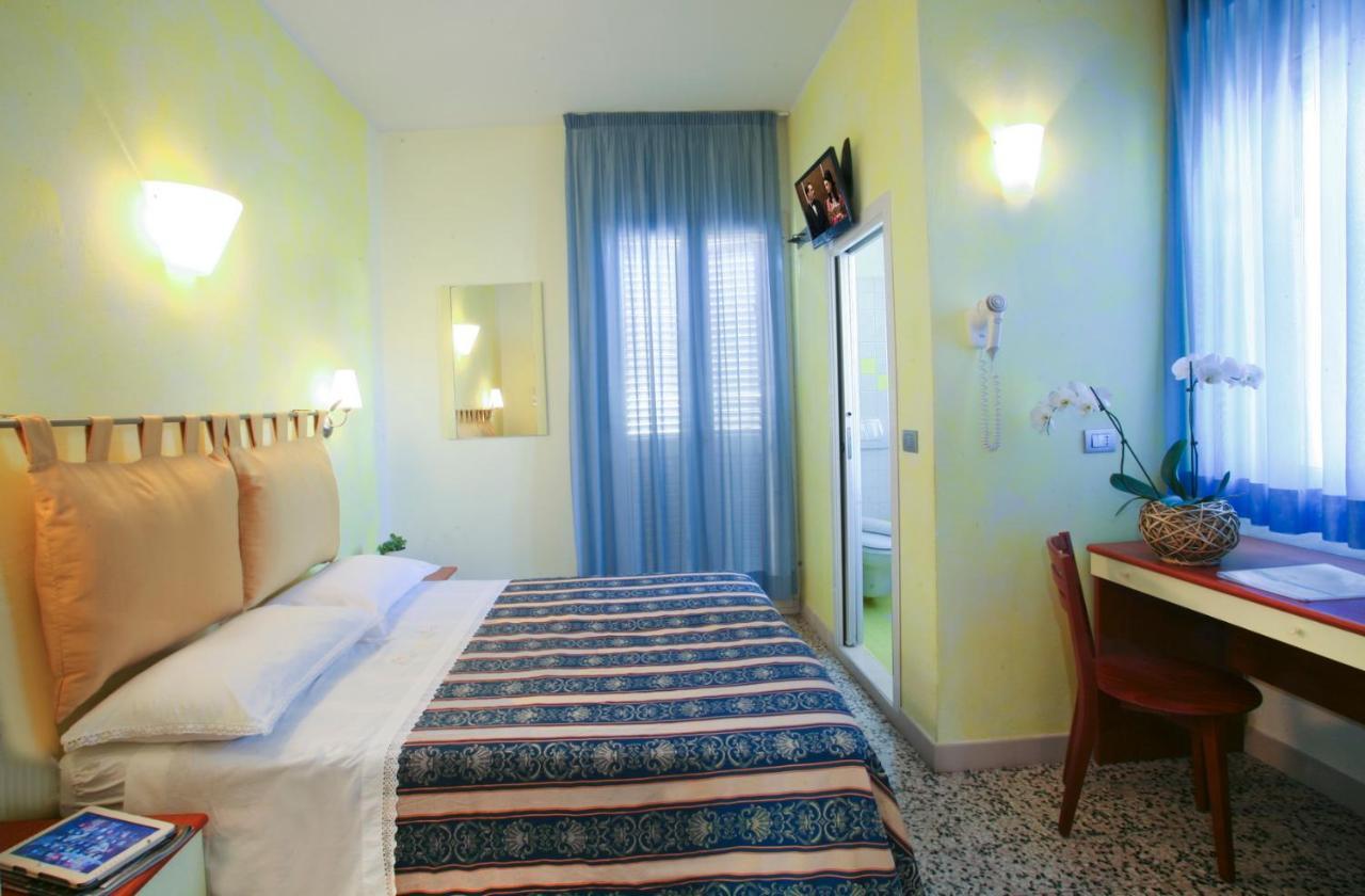 Hotel Villa Irma Rimini Bagian luar foto